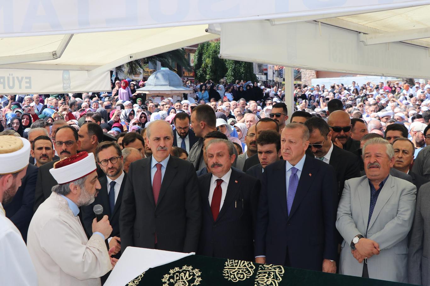 Şule Yüksel Şenler ebediyete uğurlandı Şule Yüksel Şenler ebediyete uğurlandı